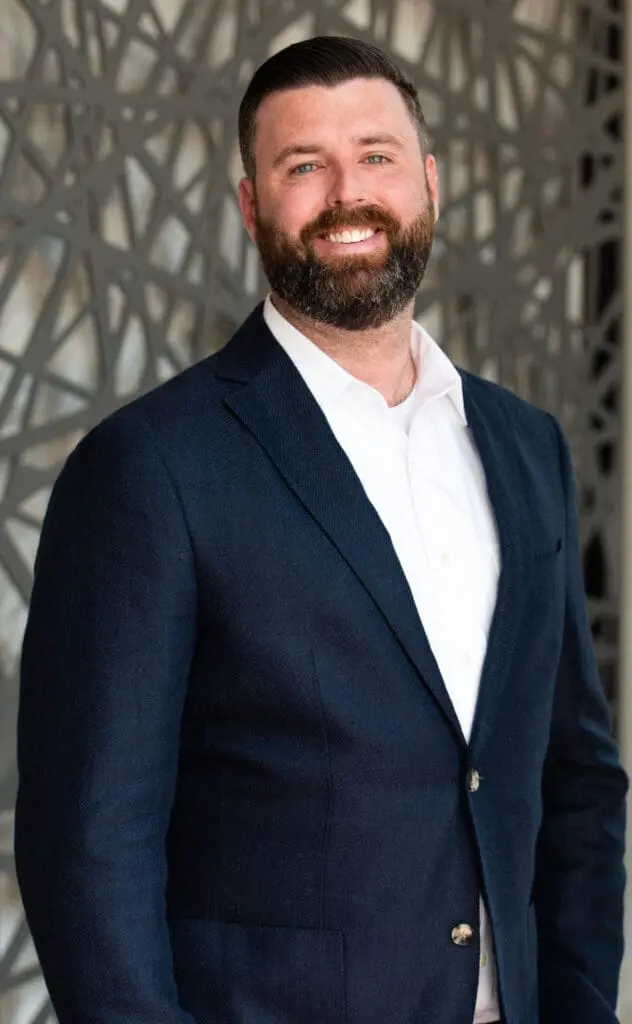 John Derevjanik Image